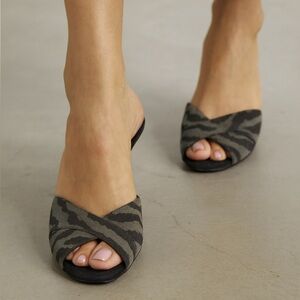 Vintage Donald J Pliner Gray Black Zebra Print Mule Leather Heels Size 8 1/2